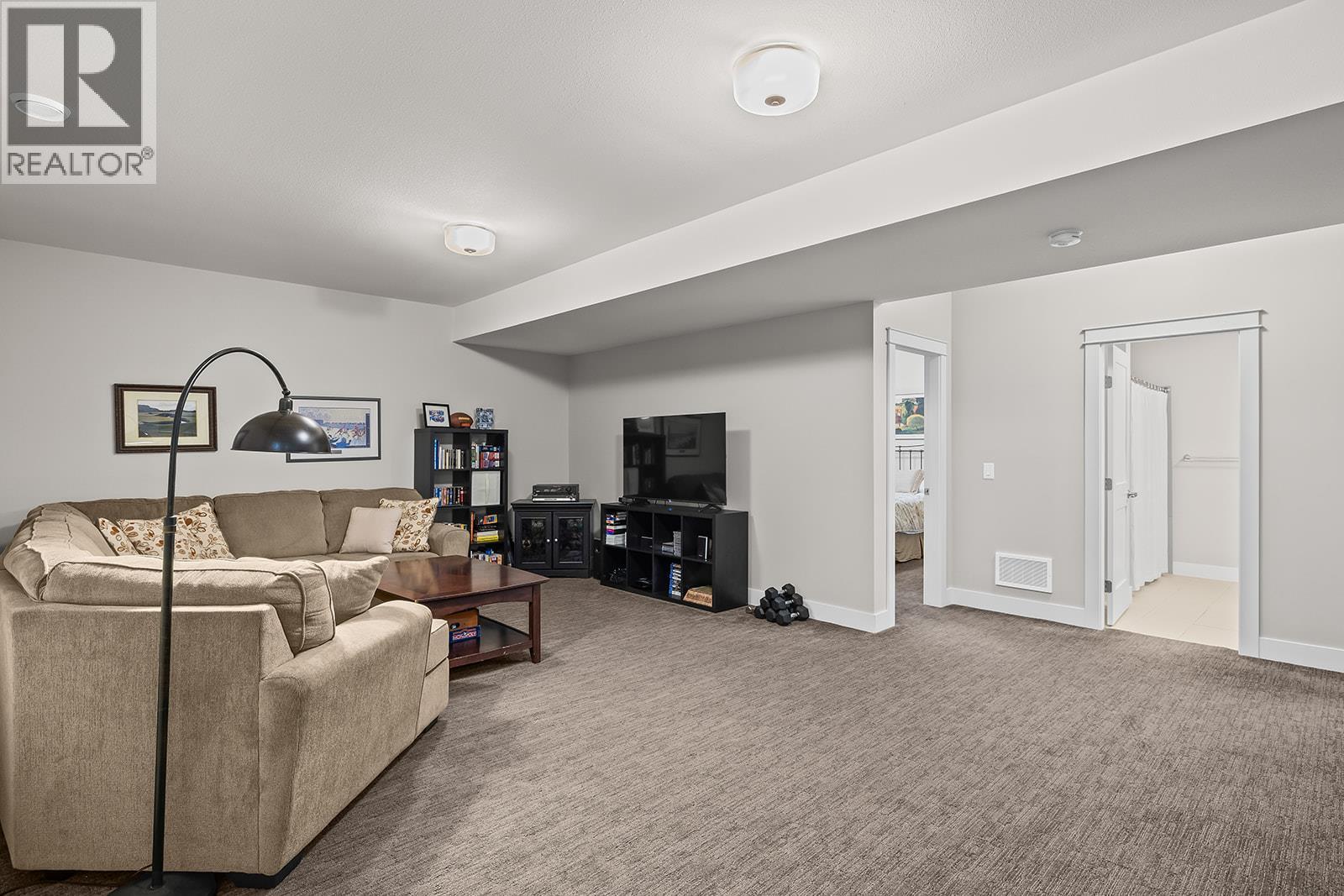 Picture for 1827 Viewpoint  Drive https://www.cirrealty.ca/reb/bc/1/10365871_45.jpg