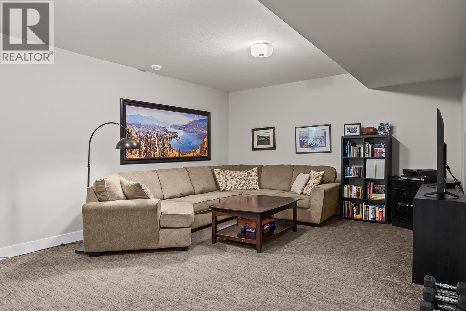 Picture for 1827 Viewpoint  Drive https://www.cirrealty.ca/reb/bc/1/10365871_47.jpg