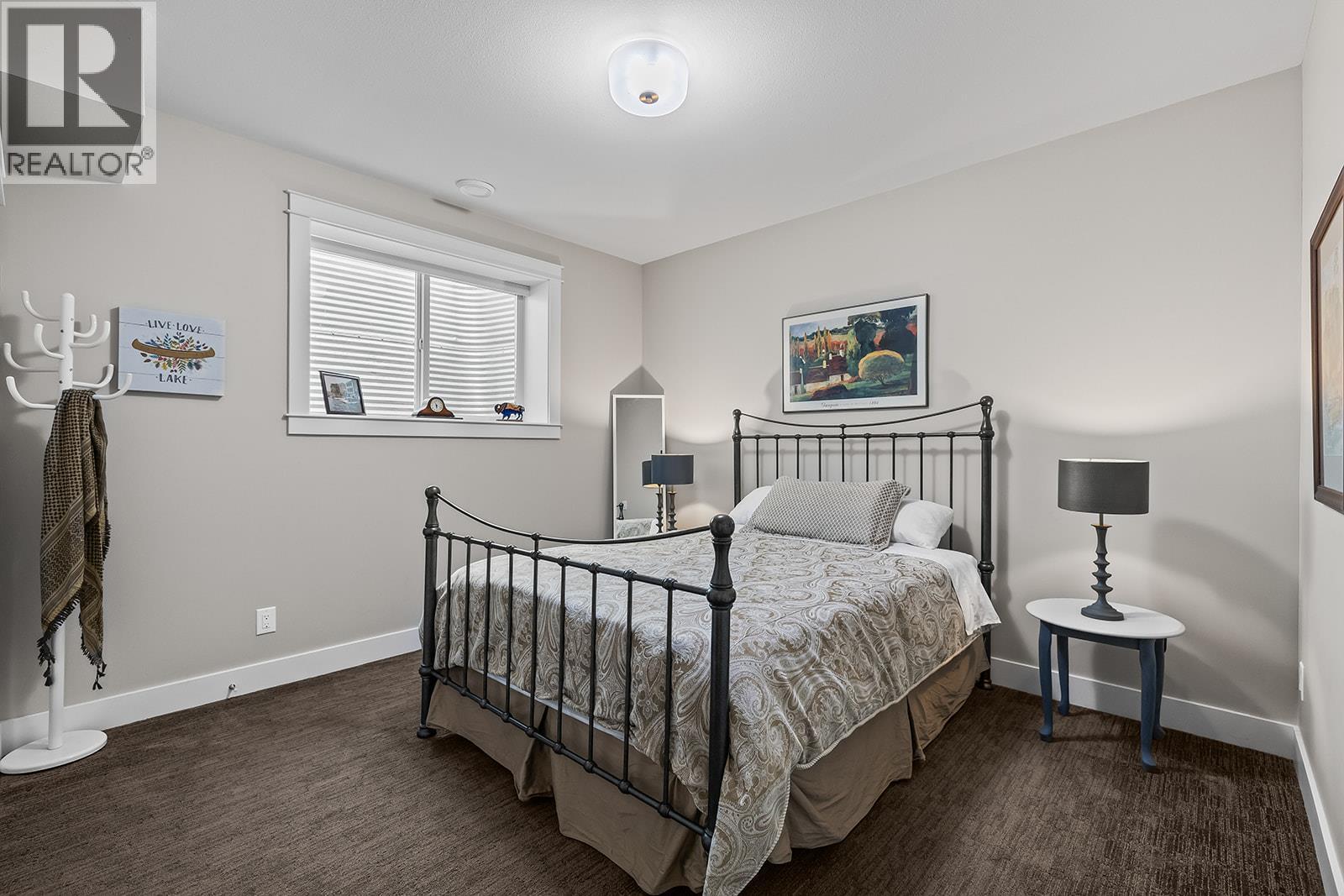 Picture for 1827 Viewpoint  Drive https://www.cirrealty.ca/reb/bc/1/10365871_50.jpg