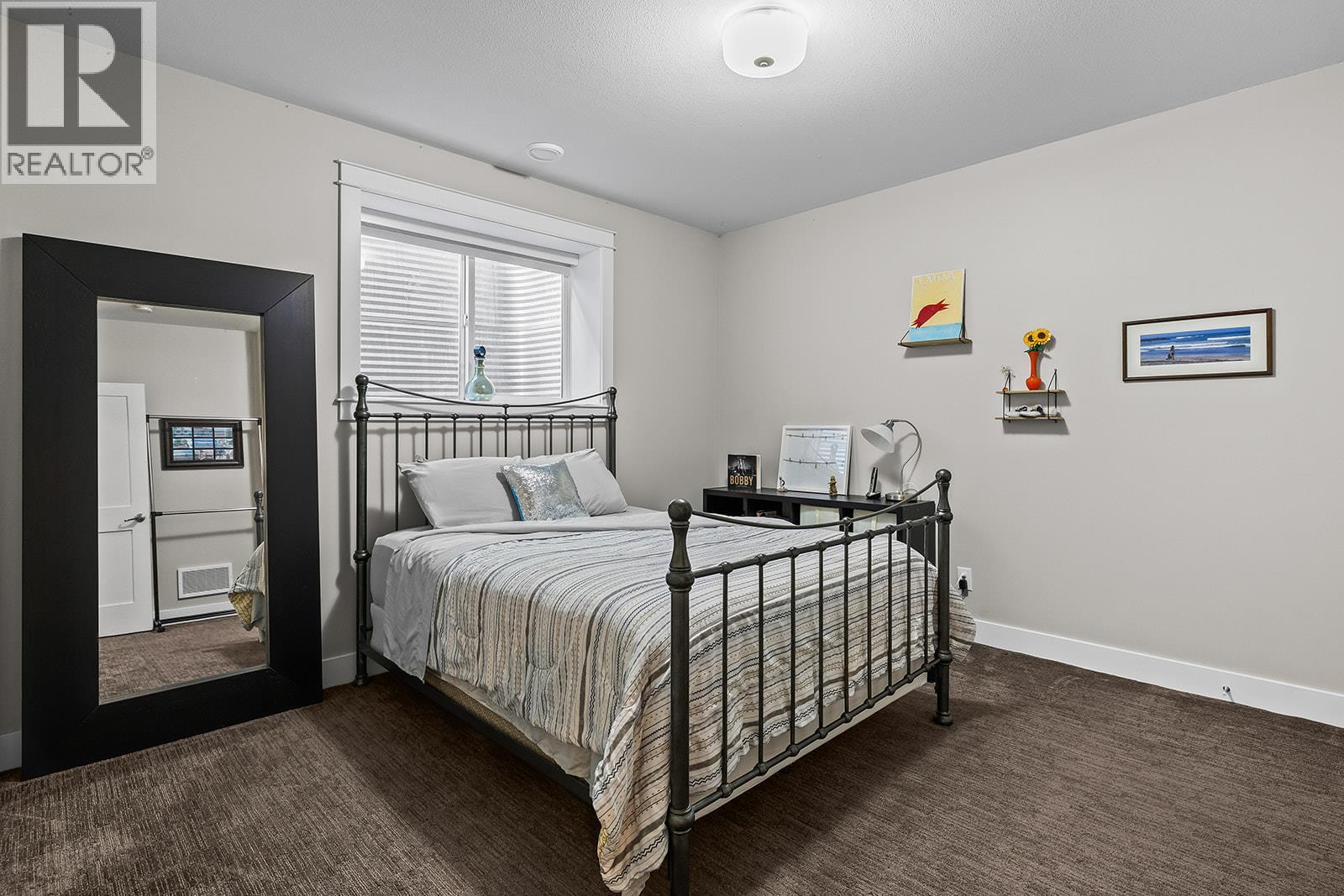 Picture for 1827 Viewpoint  Drive https://www.cirrealty.ca/reb/bc/1/10365871_52.jpg