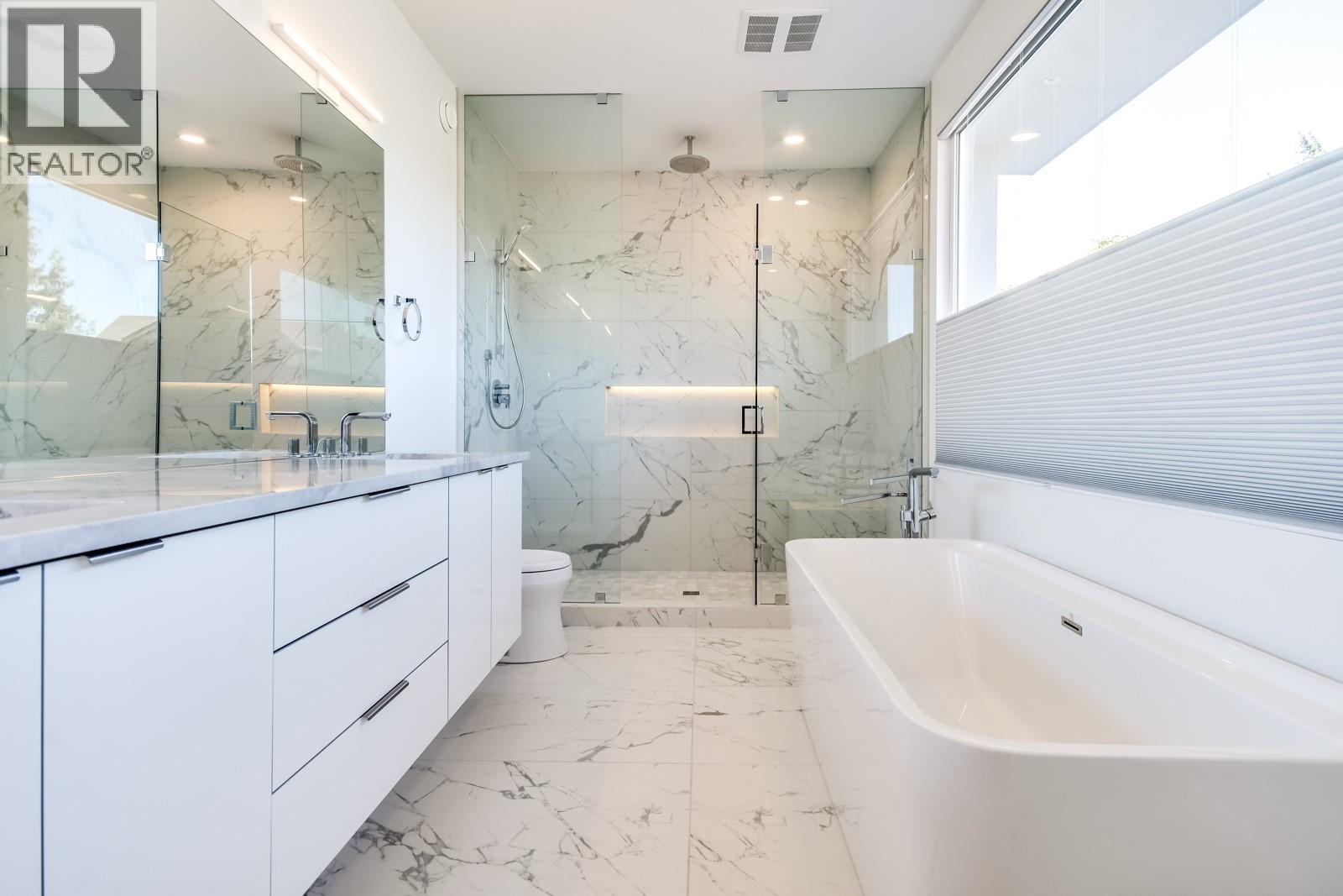 Picture for Unit #201, 2630 Bath  Street https://www.cirrealty.ca/reb/bc/1/10365971_10.jpg