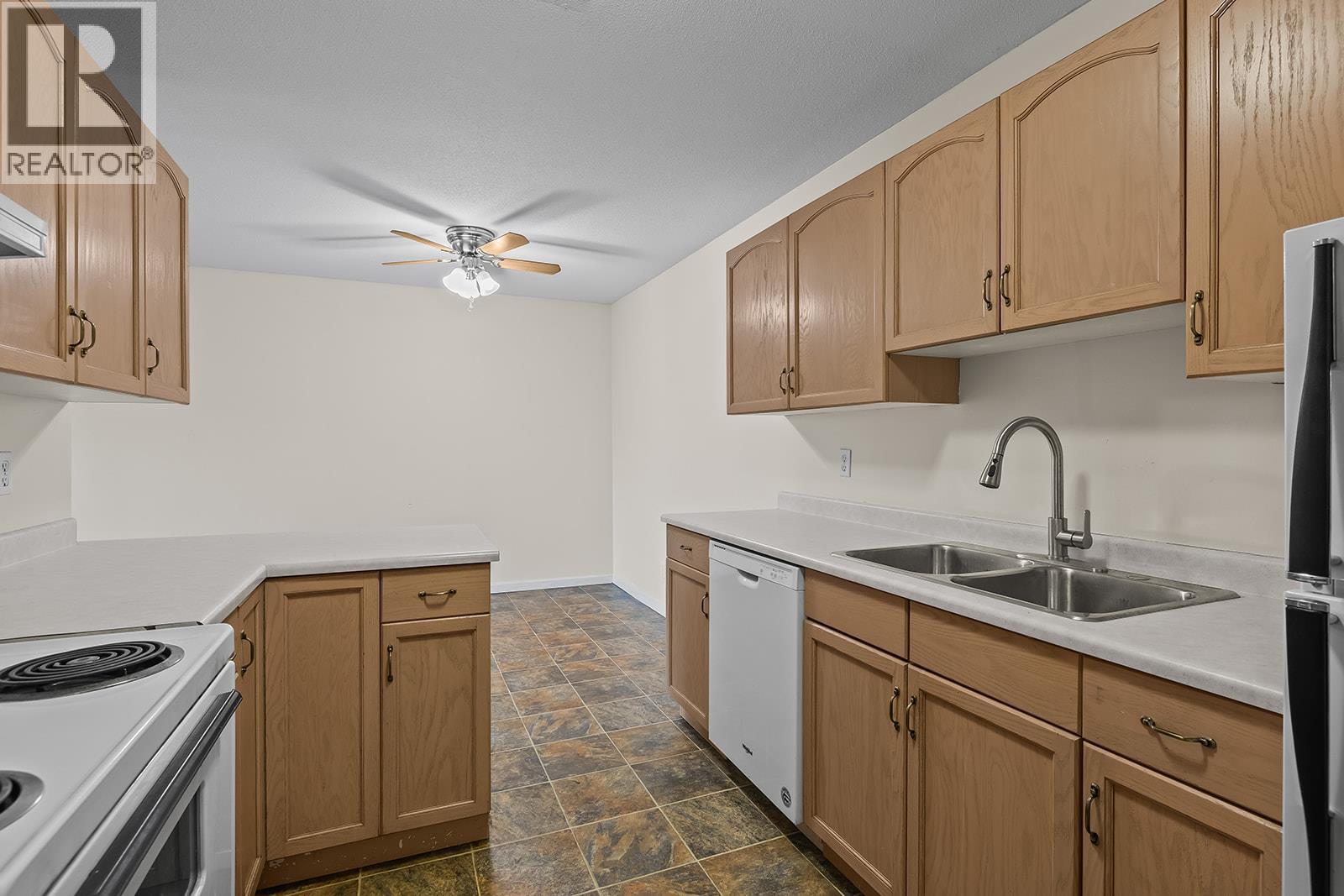 Picture for Unit #316, 769 K.L.O  Road https://www.cirrealty.ca/reb/bc/1/10366101_8.jpg