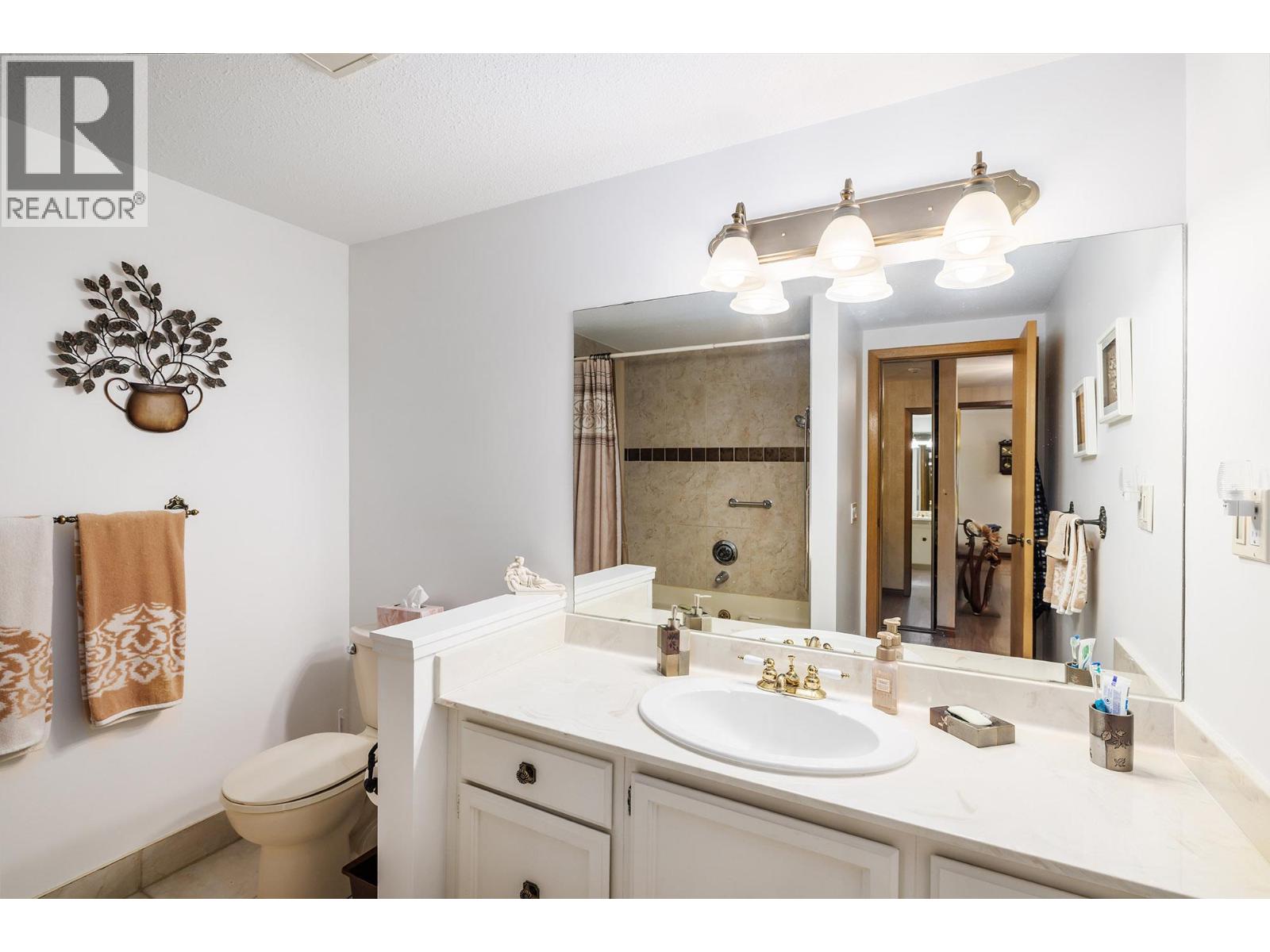 Picture for Unit #301, 1075 Bernard  Avenue https://www.cirrealty.ca/reb/bc/1/10366111_15.jpg