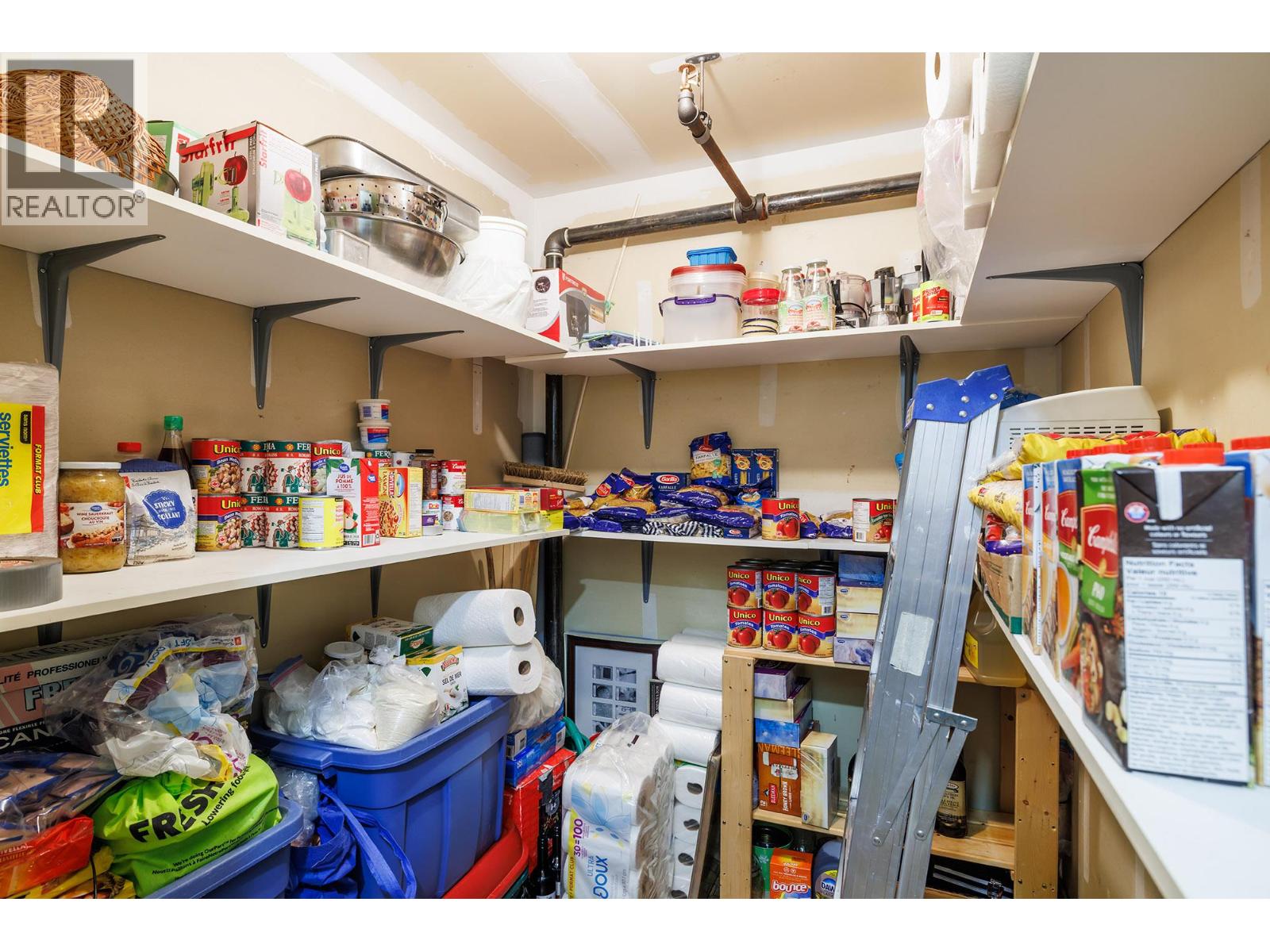 Picture for Unit #301, 1075 Bernard  Avenue https://www.cirrealty.ca/reb/bc/1/10366111_18.jpg