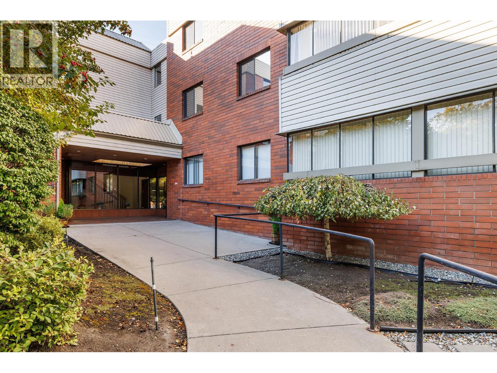 Picture for Unit #301, 1075 Bernard  Avenue https://www.cirrealty.ca/reb/bc/1/10366111_20.jpg