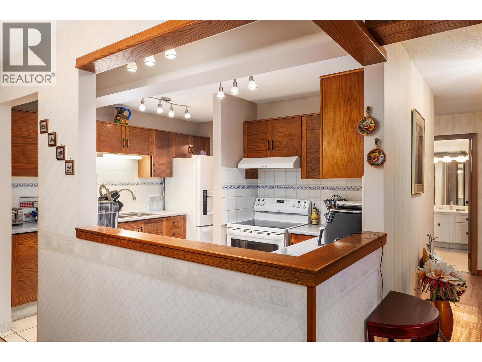 Picture for Unit #301, 1075 Bernard  Avenue https://www.cirrealty.ca/reb/bc/1/10366111_8.jpg