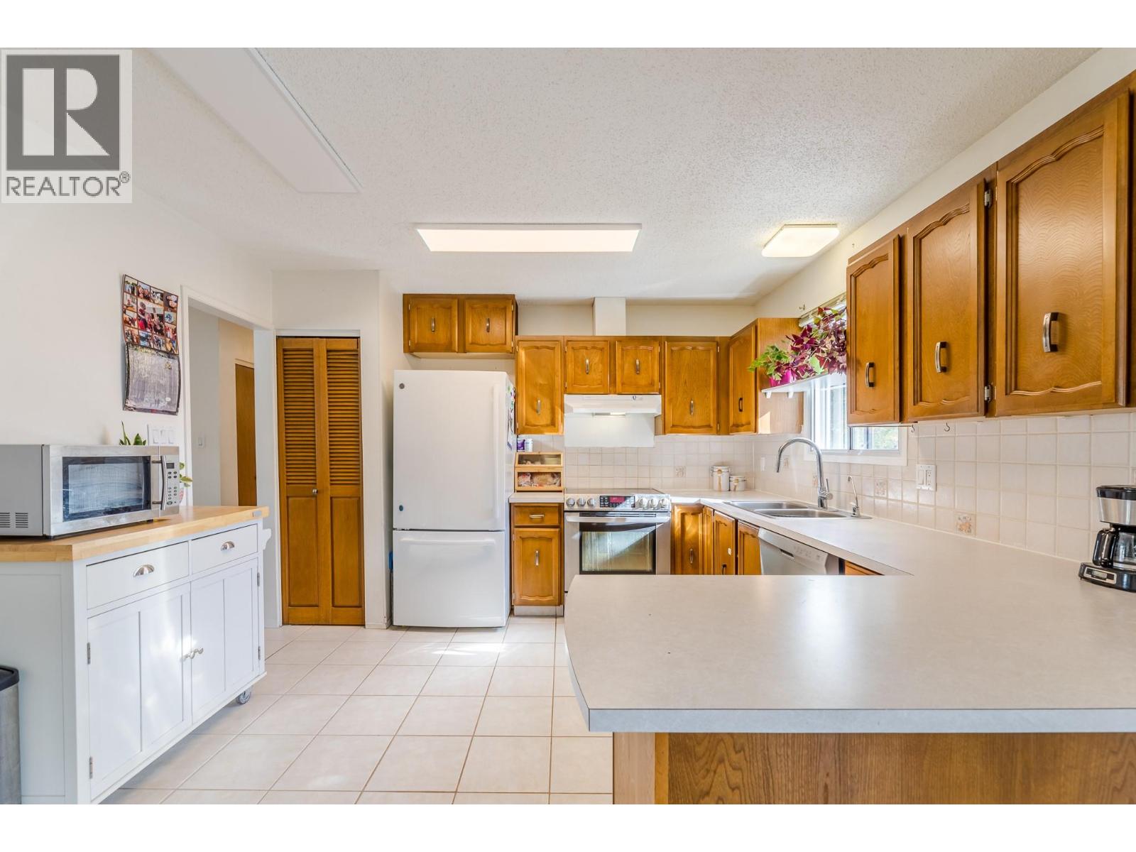 Picture for 157 Murray  Drive https://www.cirrealty.ca/reb/bc/1/10366231_10.jpg