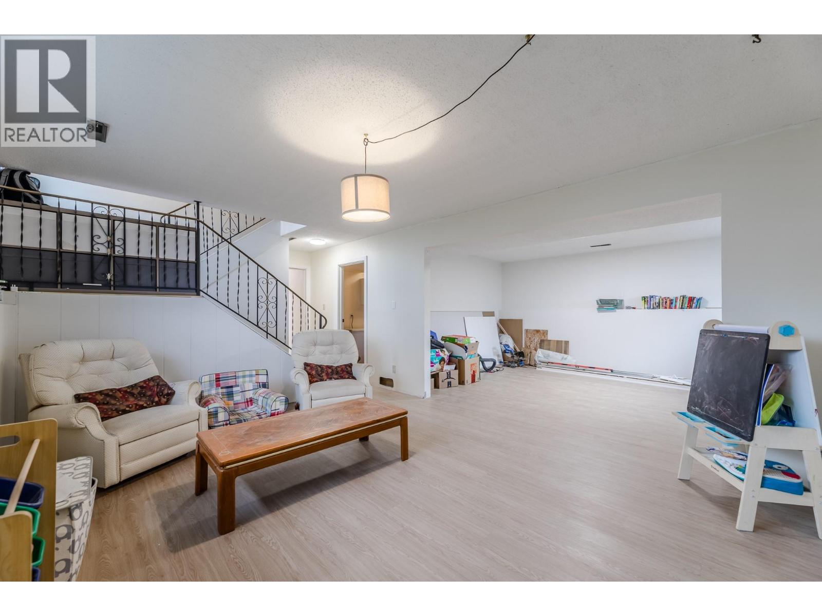 Picture for 157 Murray  Drive https://www.cirrealty.ca/reb/bc/1/10366231_27.jpg