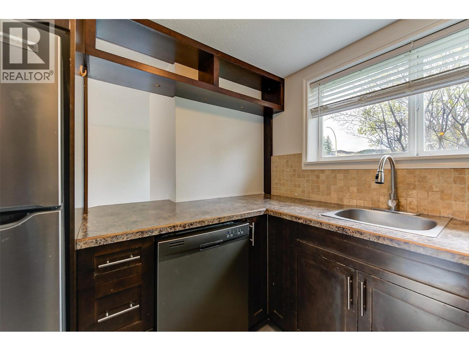 Picture for Unit #1, 1291 Bernard  Avenue https://www.cirrealty.ca/reb/bc/1/10366371_16.jpg