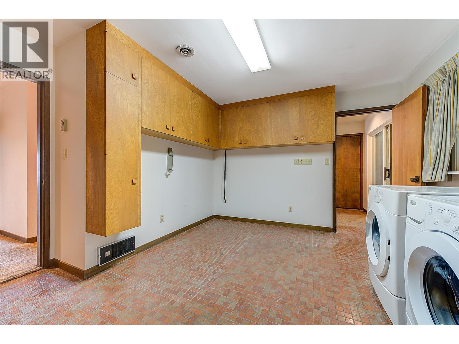 Picture for 5090 Ash  Road https://www.cirrealty.ca/reb/bc/1/10366391_45.jpg