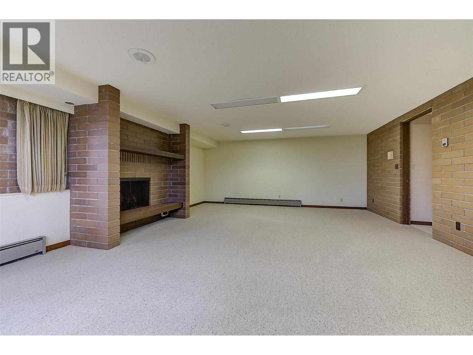 Picture for 5090 Ash  Road https://www.cirrealty.ca/reb/bc/1/10366391_53.jpg