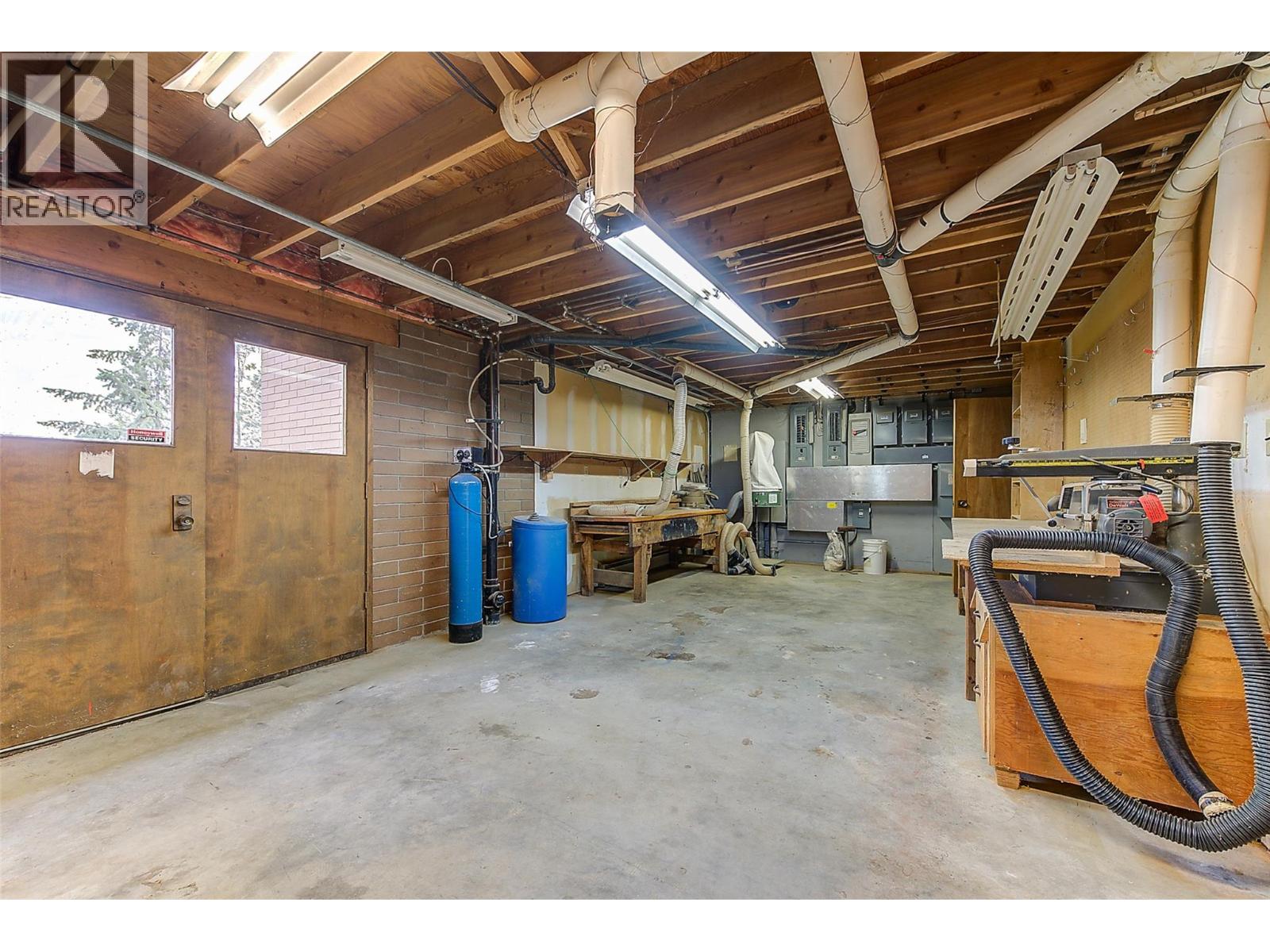 Picture for 5090 Ash  Road https://www.cirrealty.ca/reb/bc/1/10366391_68.jpg