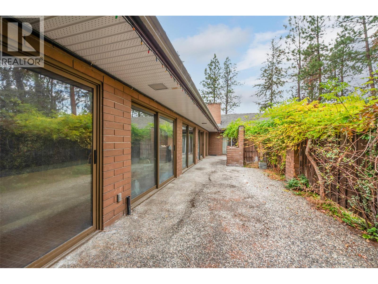 Picture for 5090 Ash  Road https://www.cirrealty.ca/reb/bc/1/10366391_74.jpg