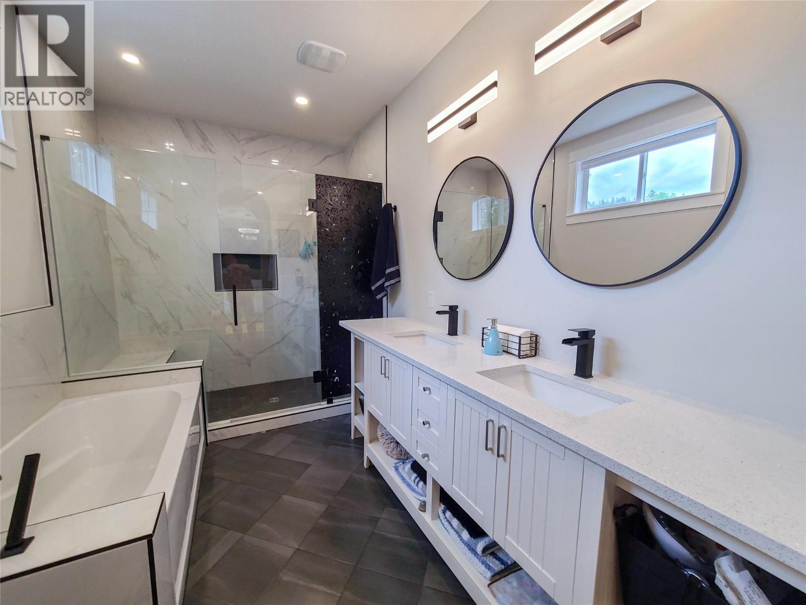 Picture for Unit #95, 1999 Highway 97S  Highway