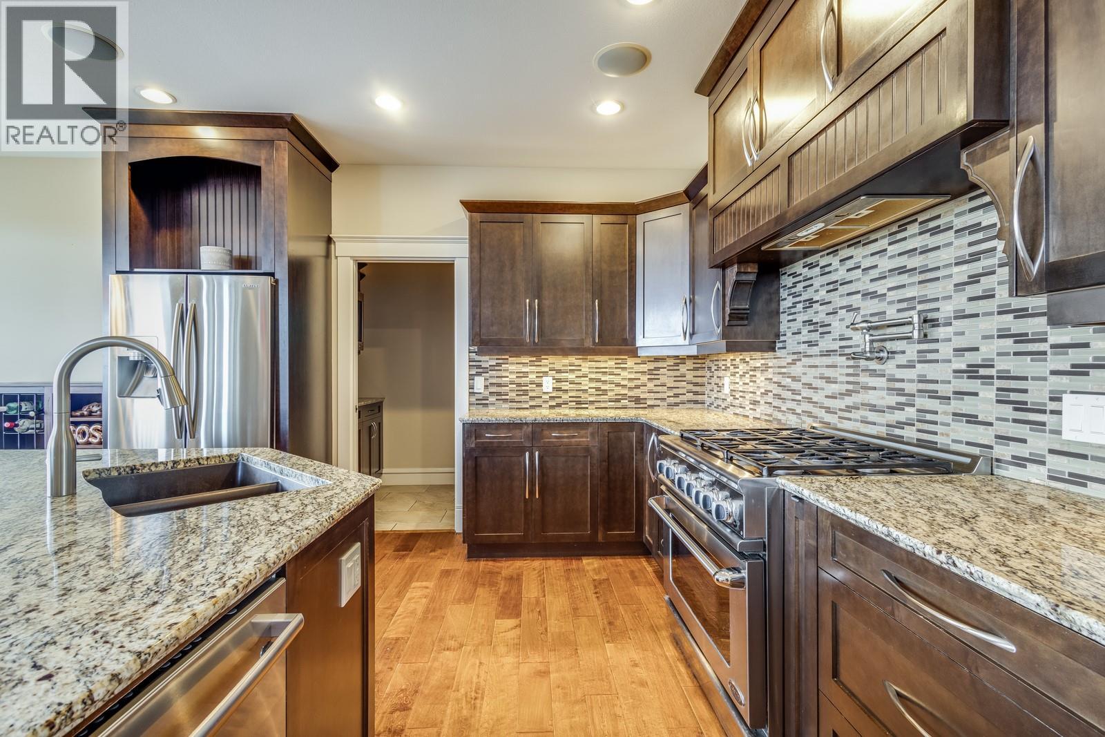 Picture for 1830 Birkdale  Avenue https://www.cirrealty.ca/reb/bc/1/10366521_11.jpg