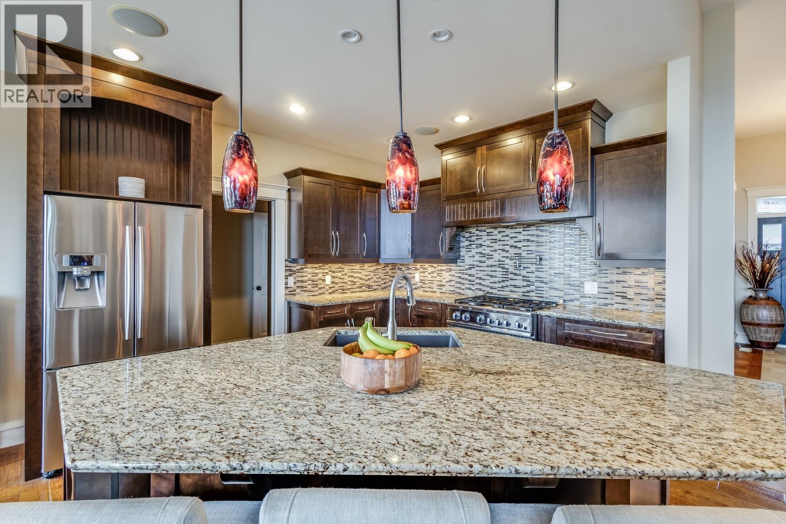 Picture for 1830 Birkdale  Avenue https://www.cirrealty.ca/reb/bc/1/10366521_12.jpg