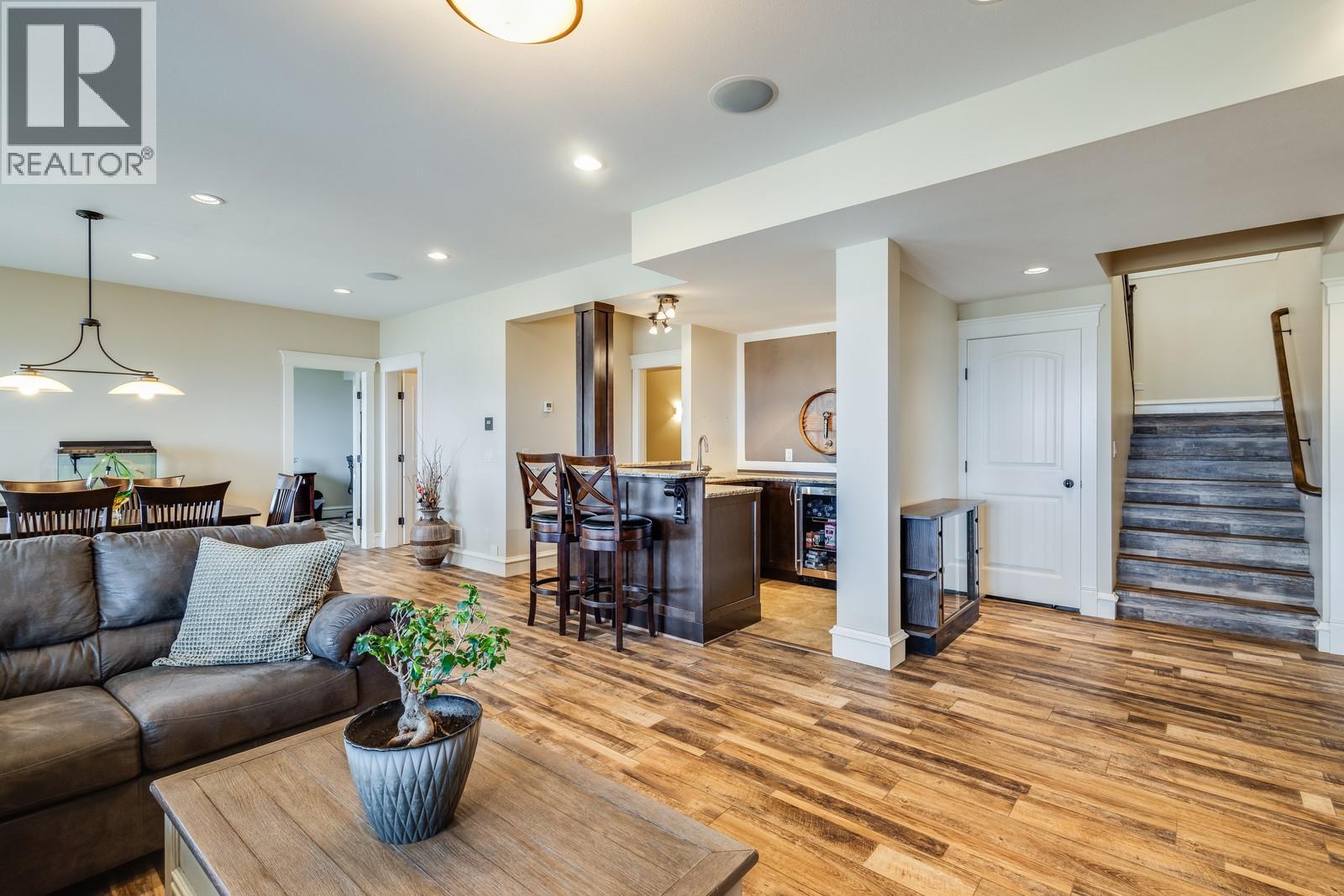 Picture for 1830 Birkdale  Avenue https://www.cirrealty.ca/reb/bc/1/10366521_25.jpg