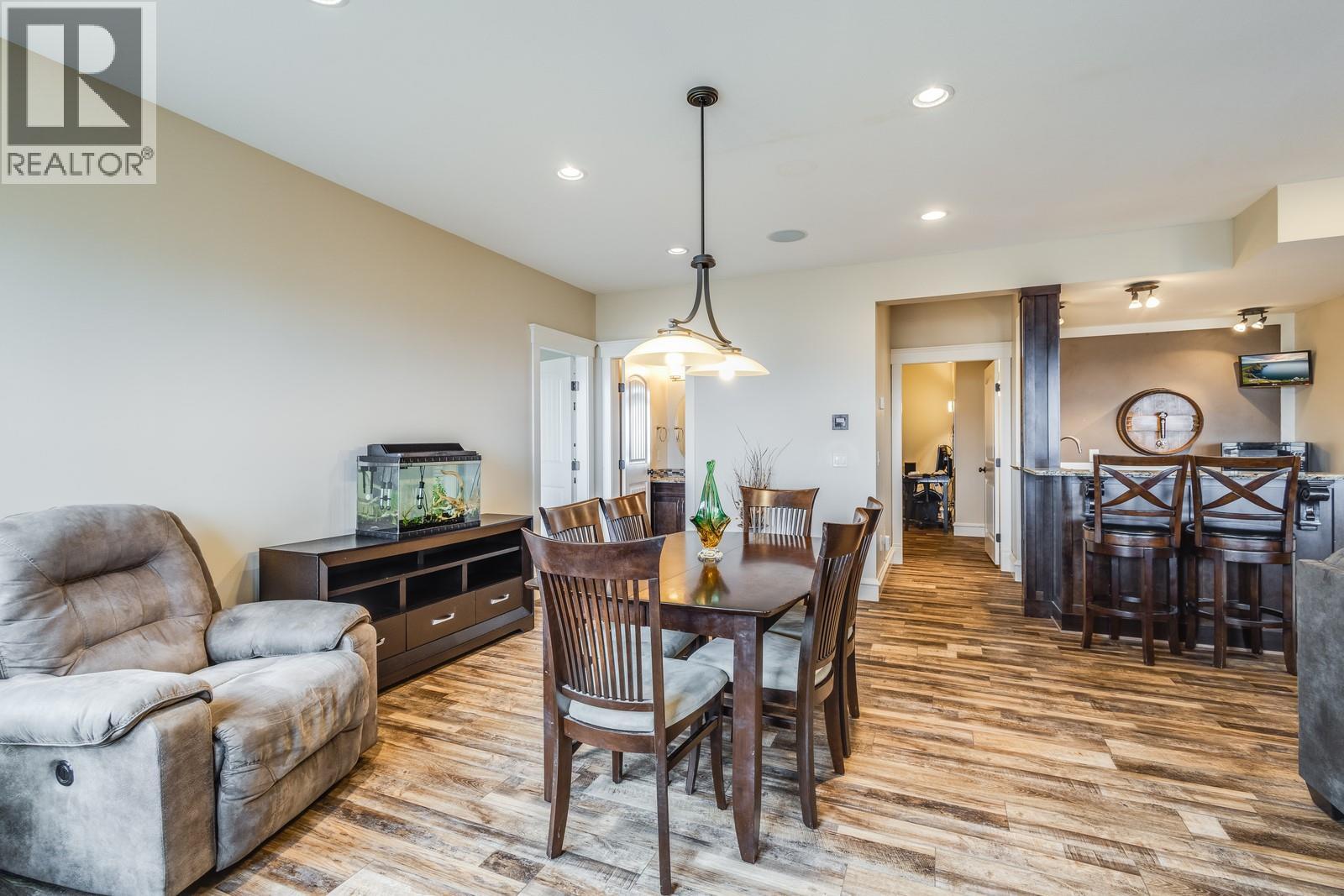 Picture for 1830 Birkdale  Avenue https://www.cirrealty.ca/reb/bc/1/10366521_29.jpg
