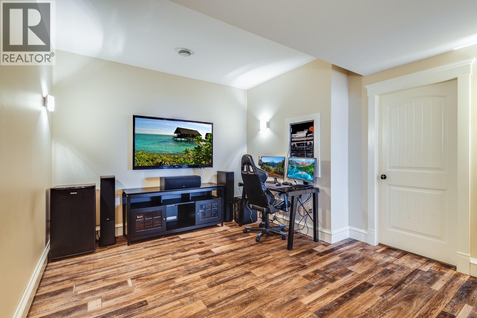 Picture for 1830 Birkdale  Avenue https://www.cirrealty.ca/reb/bc/1/10366521_33.jpg