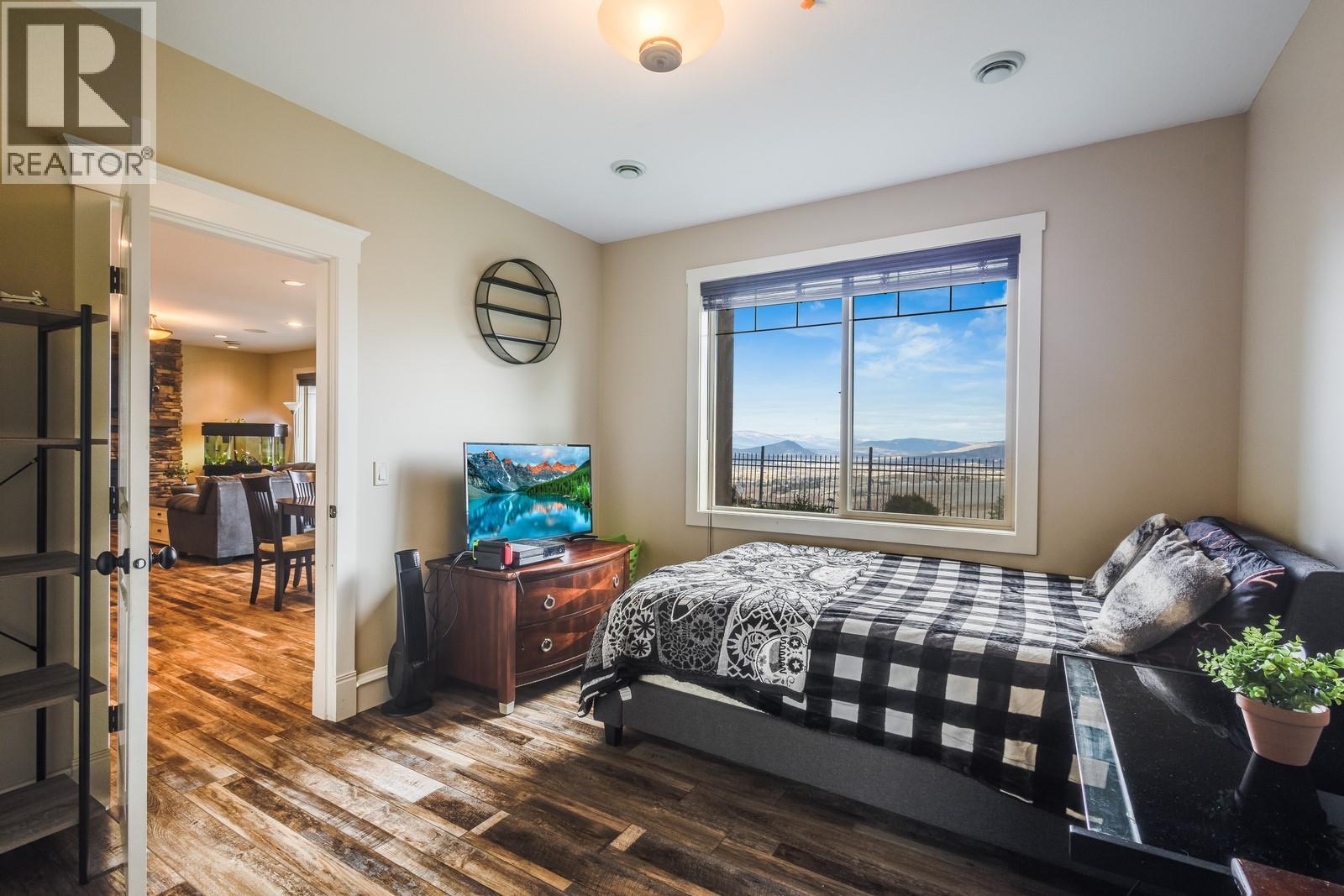 Picture for 1830 Birkdale  Avenue https://www.cirrealty.ca/reb/bc/1/10366521_34.jpg