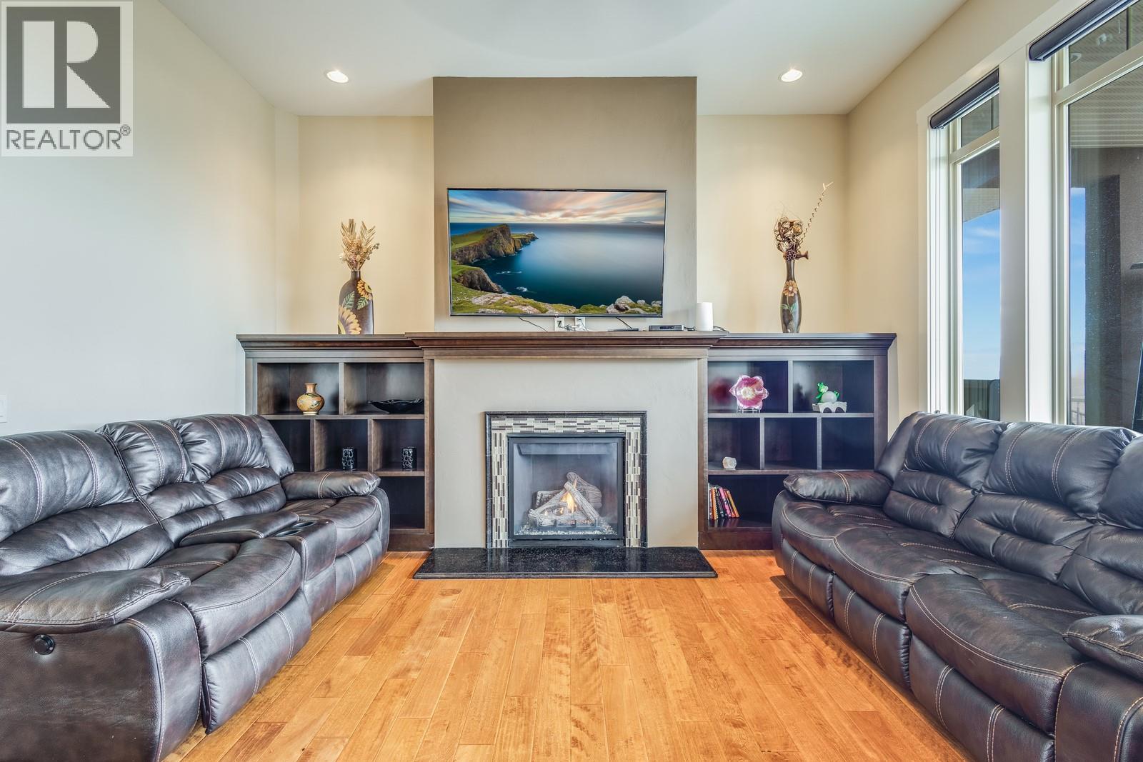 Picture for 1830 Birkdale  Avenue https://www.cirrealty.ca/reb/bc/1/10366521_8.jpg