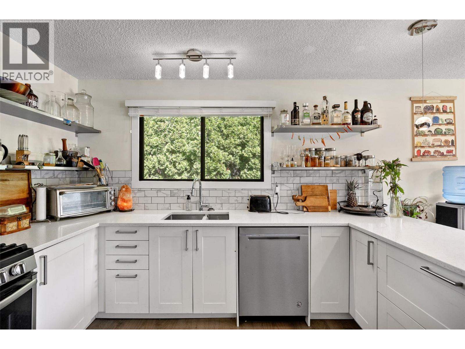 Picture for 750 McClure  Road https://www.cirrealty.ca/reb/bc/1/10366731_10.jpg