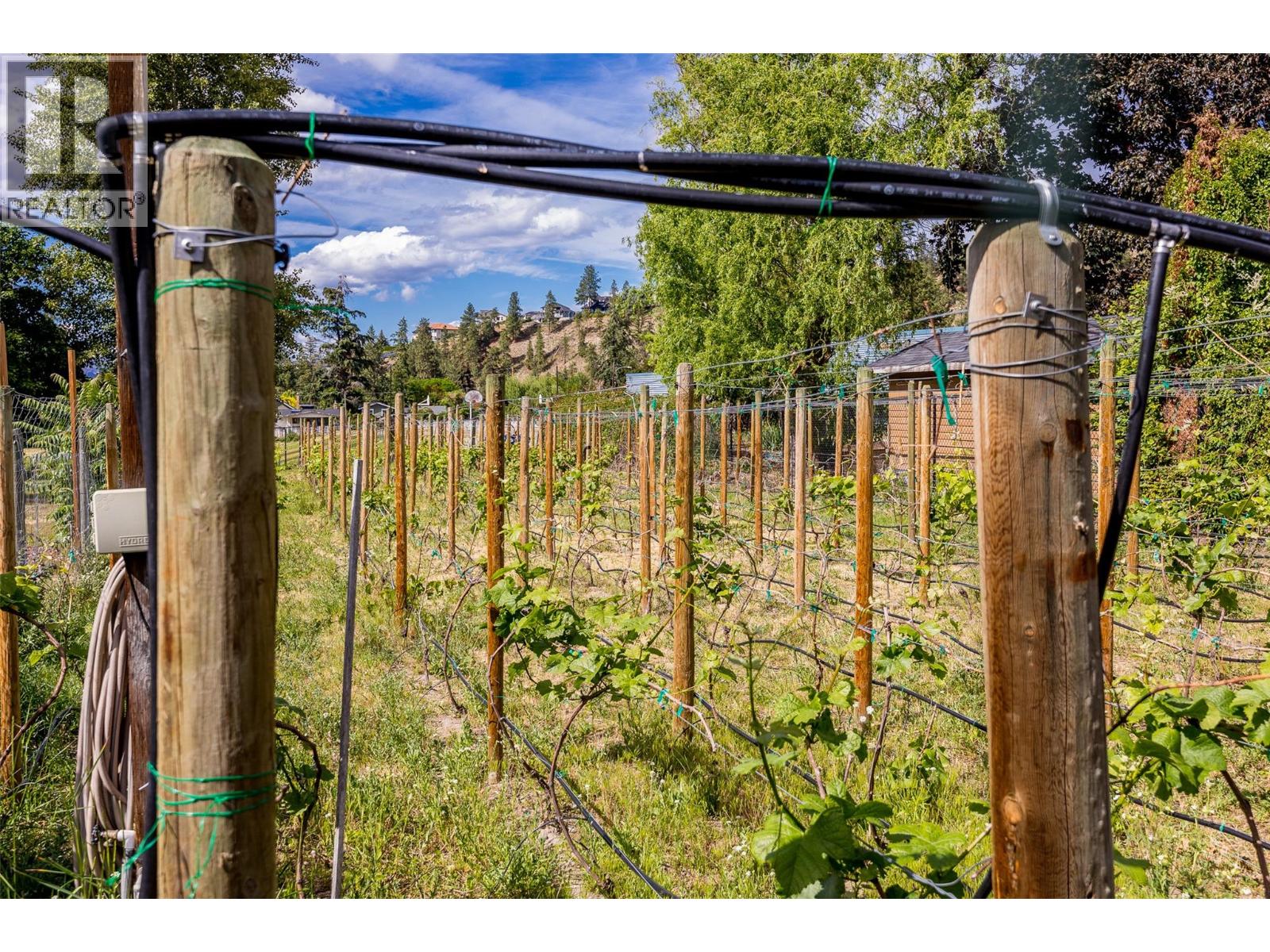 Picture for 750 McClure  Road https://www.cirrealty.ca/reb/bc/1/10366731_40.jpg