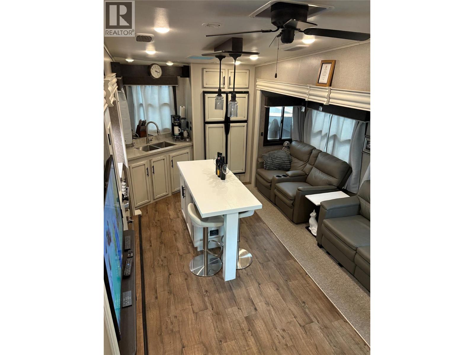 Picture for Unit #713, 415 Commonwealth  Road