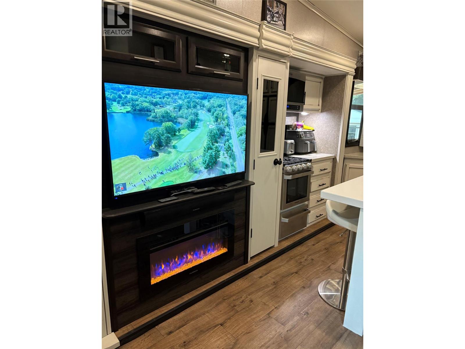 Picture for Unit #713, 415 Commonwealth  Road