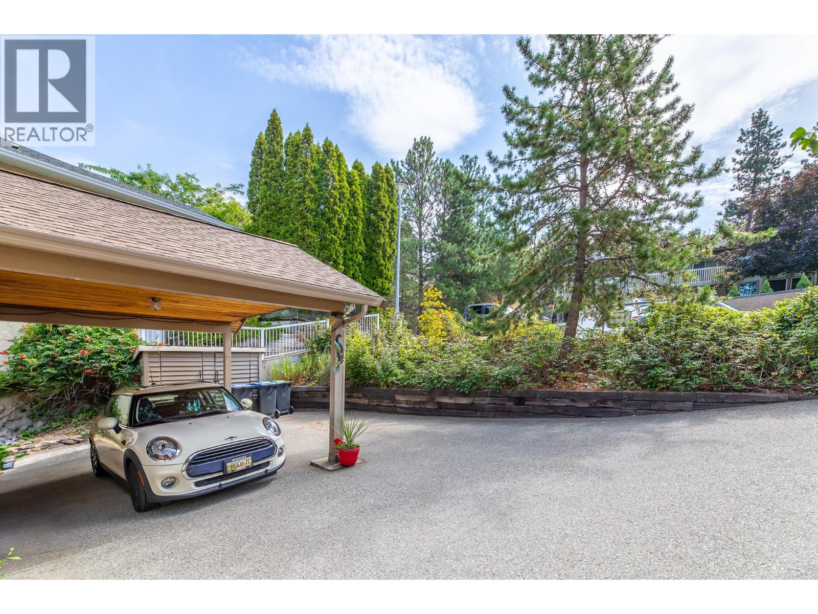 Picture for 186 DEWDNEY  Crescent