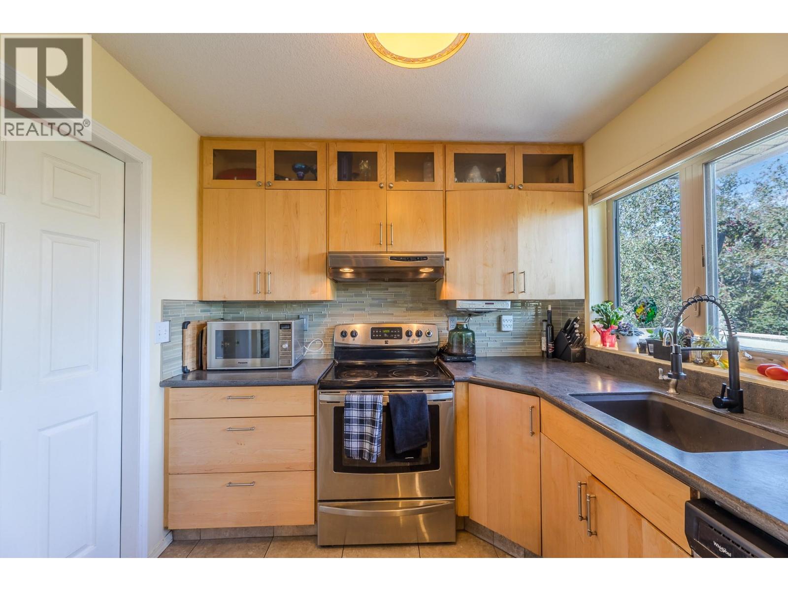 Picture for 186 DEWDNEY  Crescent