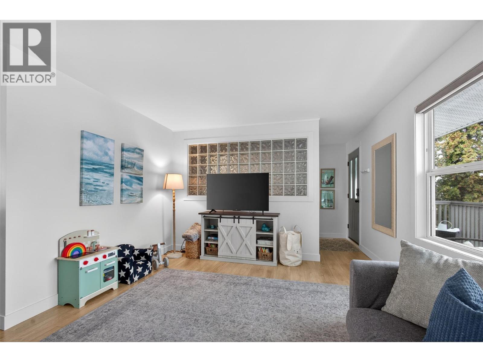 Picture for 2490 Sexsmith  Road