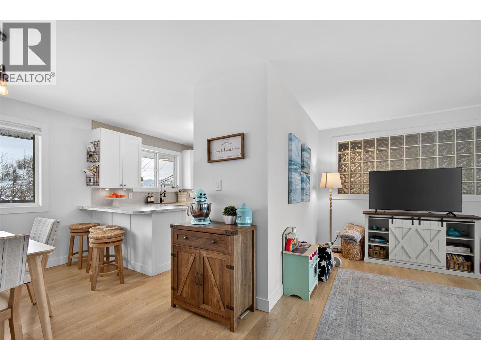 Picture for 2490 Sexsmith  Road