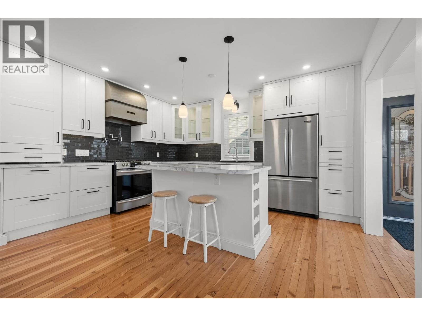 Picture for 828 Sutherland  Avenue