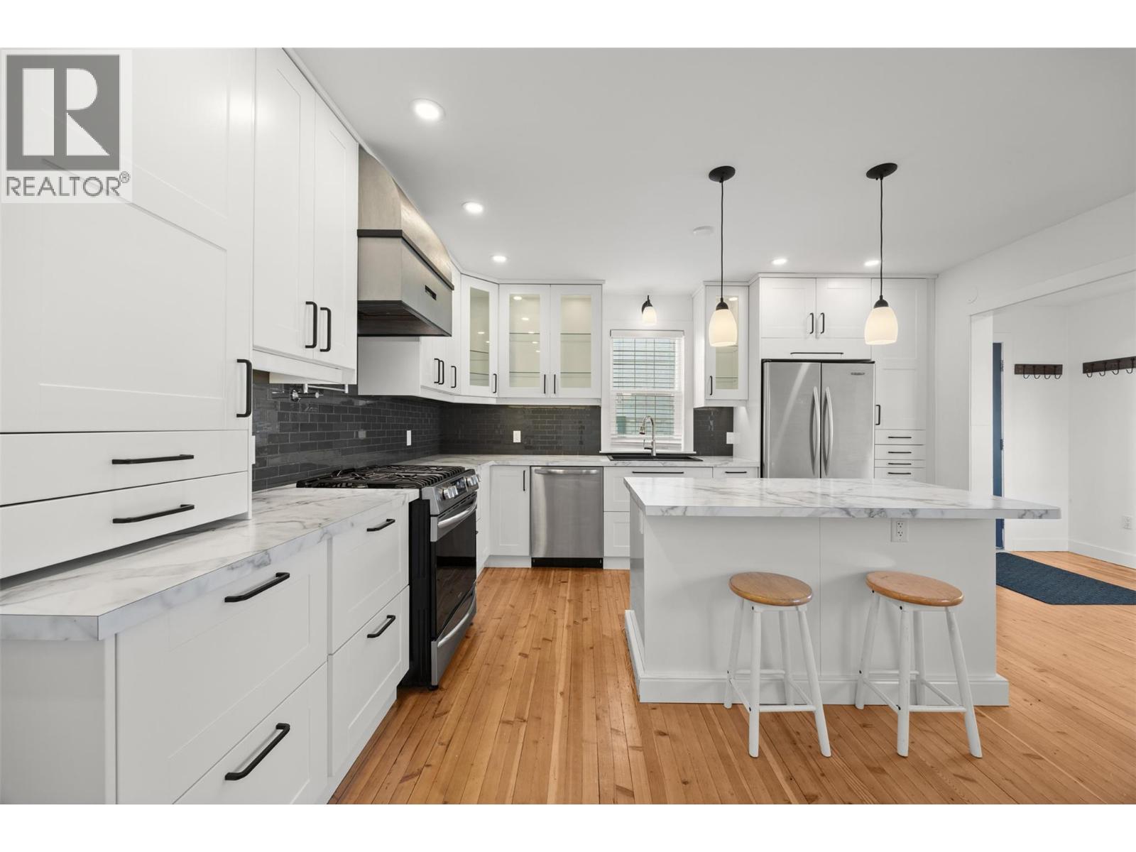 Picture for 828 Sutherland  Avenue