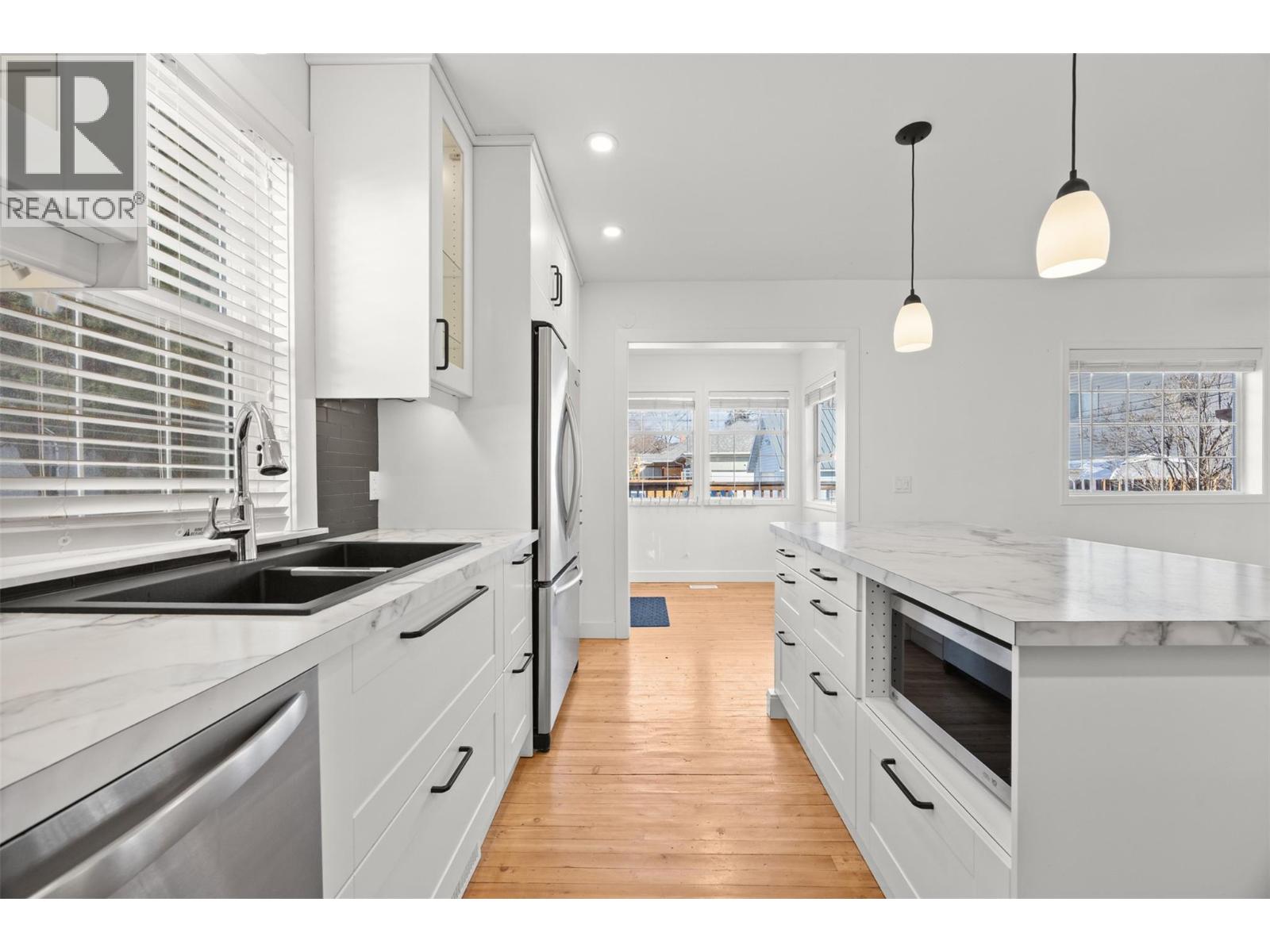 Picture for 828 Sutherland  Avenue