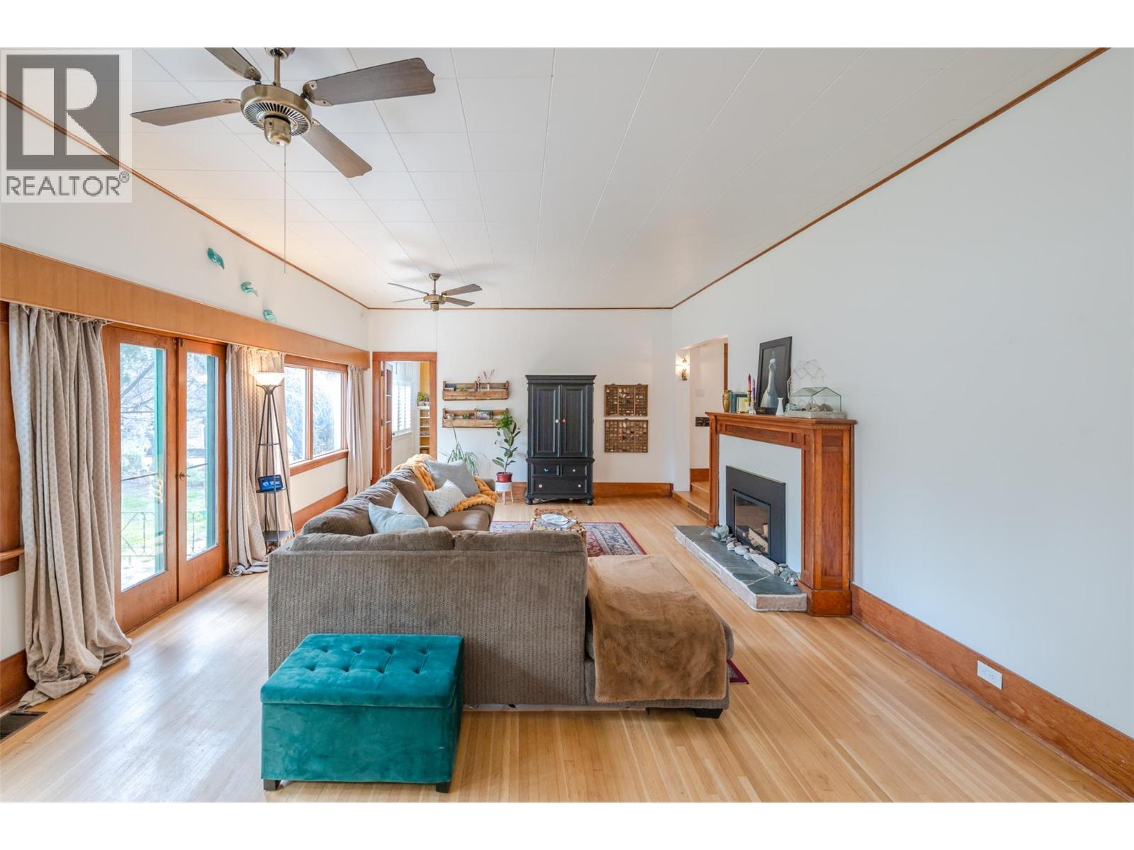 Picture for 100 HUTH  Avenue