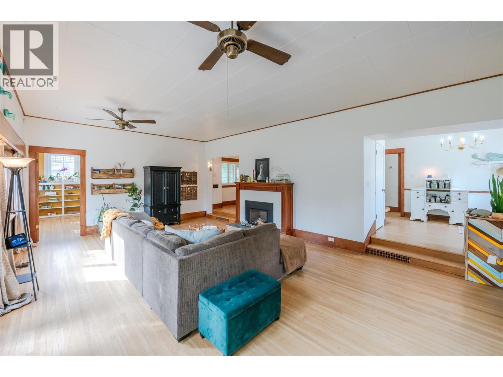 Picture for 100 HUTH  Avenue