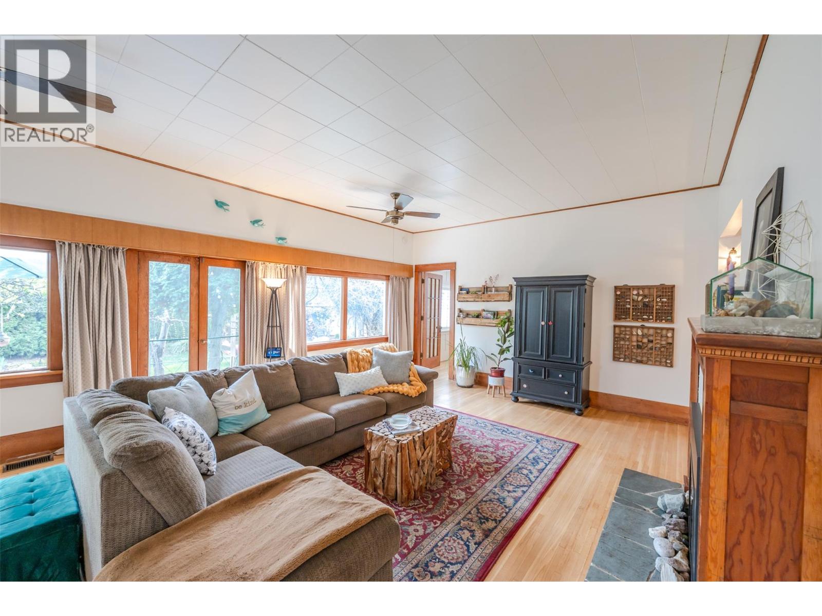 Picture for 100 HUTH  Avenue