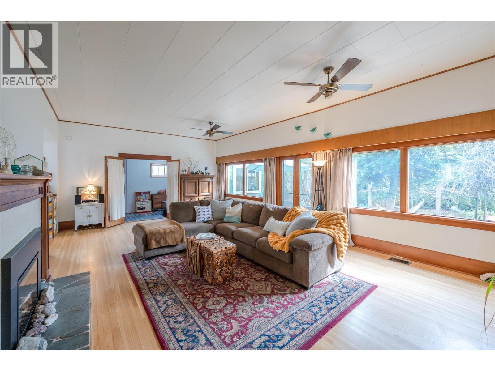 Picture for 100 HUTH  Avenue