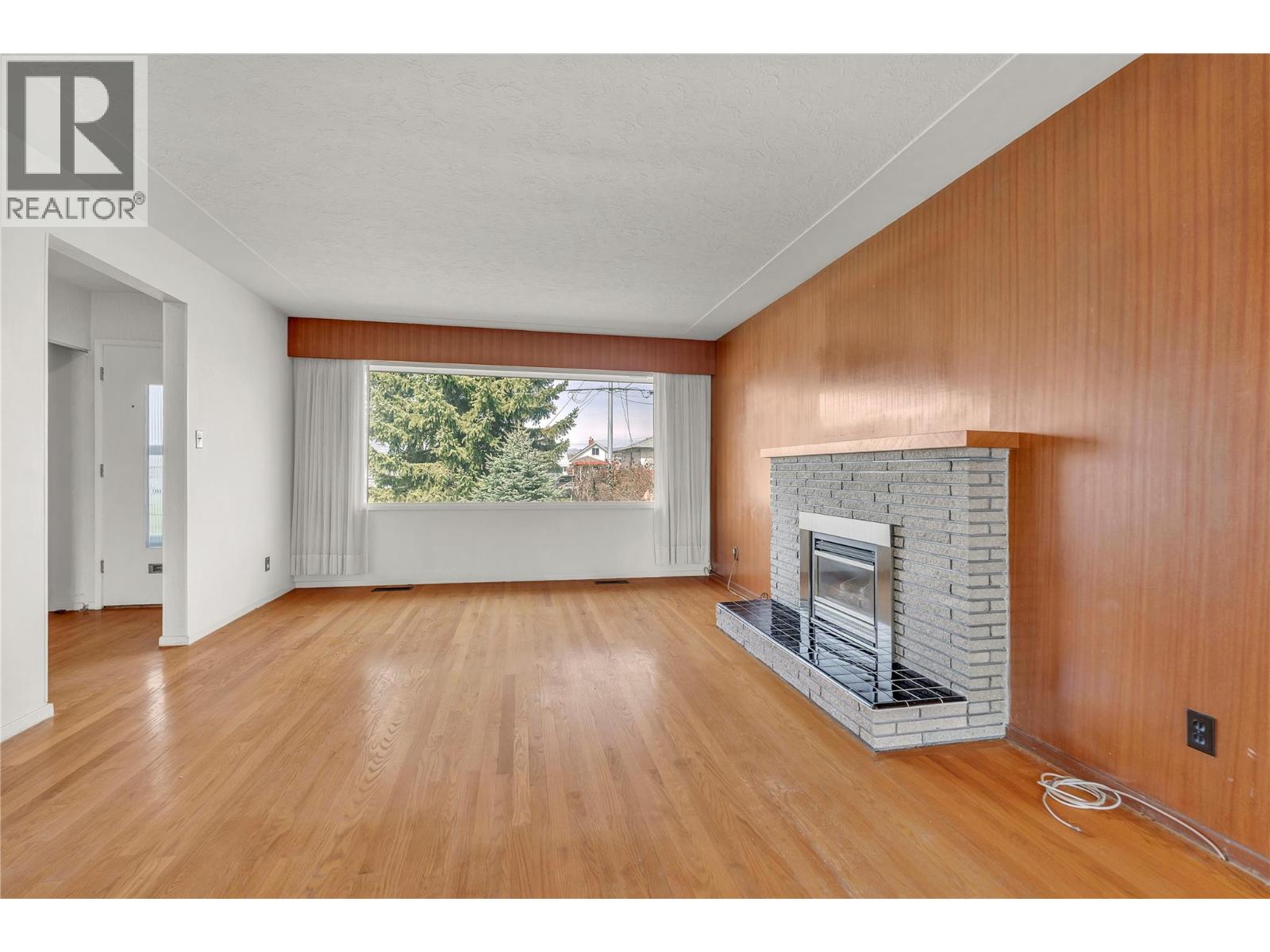 Picture for 250 Bennett  Avenue