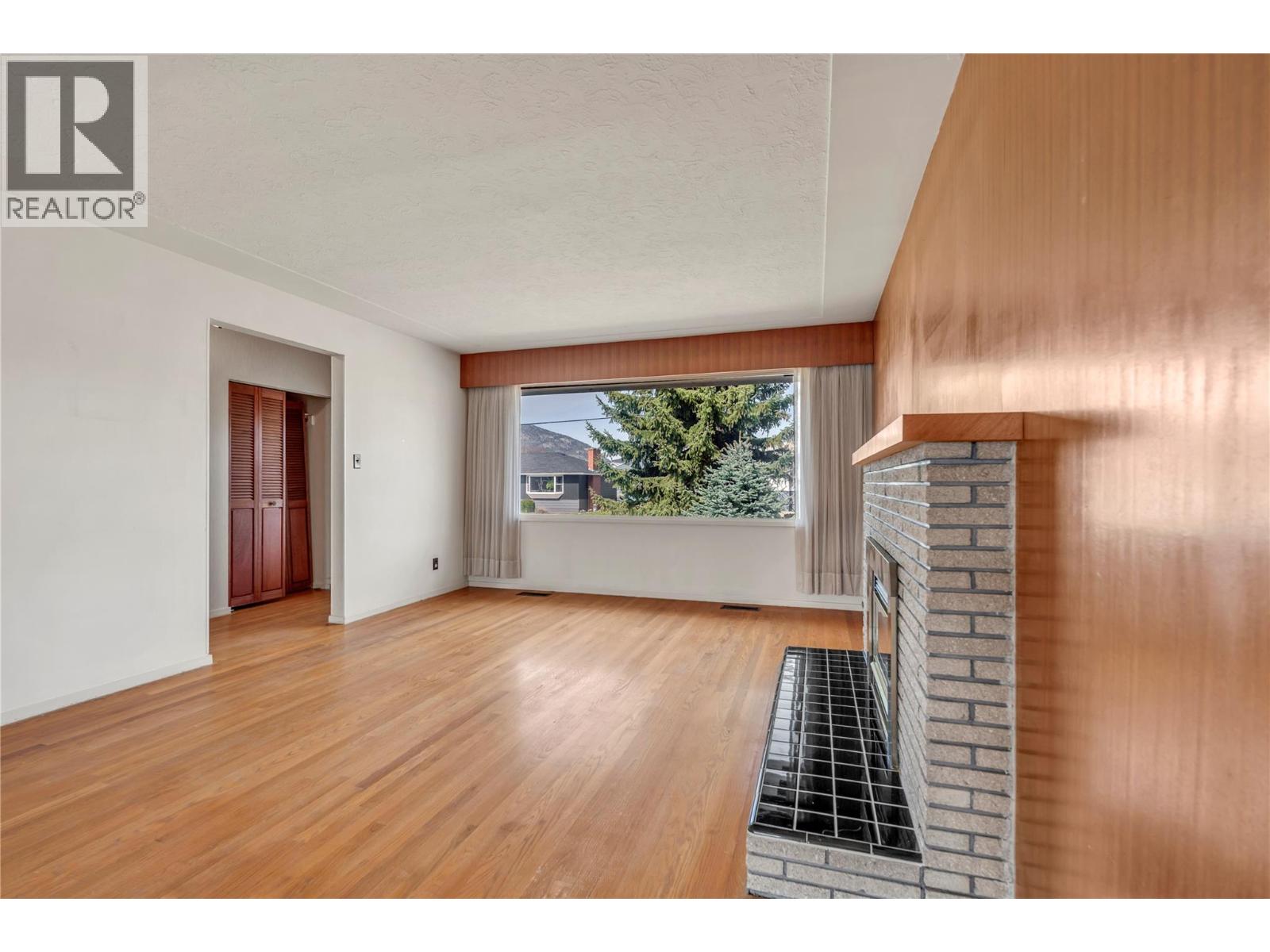 Picture for 250 Bennett  Avenue
