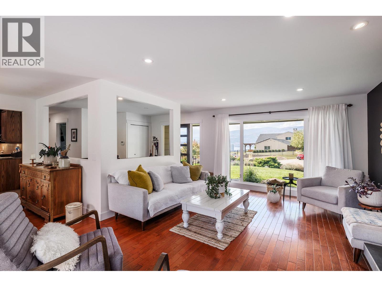 Picture for 841 Churchill  Court https://www.cirrealty.ca/reb/bc/2/10349302_15.jpg