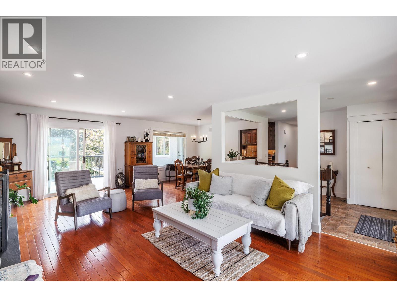 Picture for 841 Churchill  Court https://www.cirrealty.ca/reb/bc/2/10349302_16.jpg