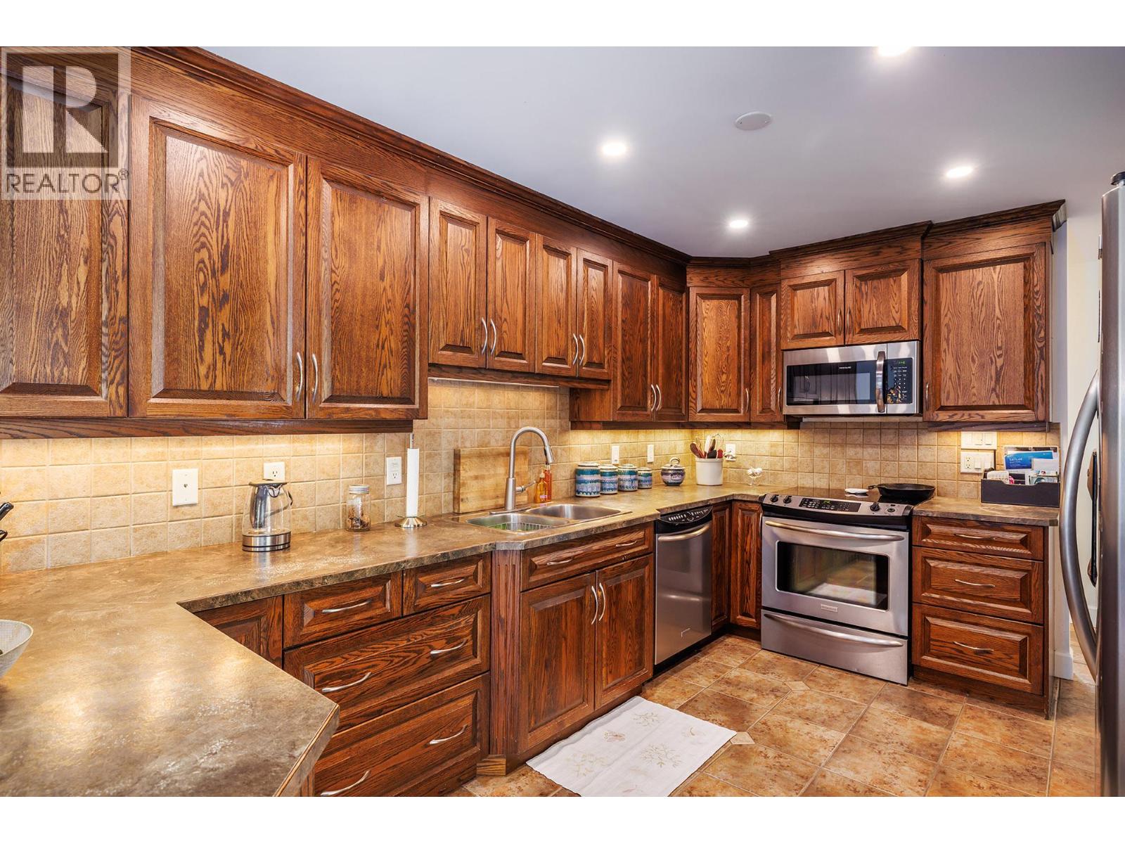 Picture for 841 Churchill  Court https://www.cirrealty.ca/reb/bc/2/10349302_23.jpg