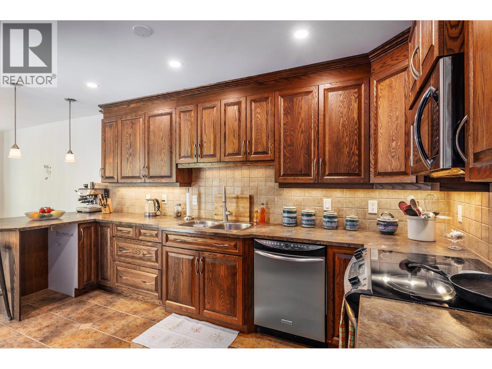 Picture for 841 Churchill  Court https://www.cirrealty.ca/reb/bc/2/10349302_24.jpg