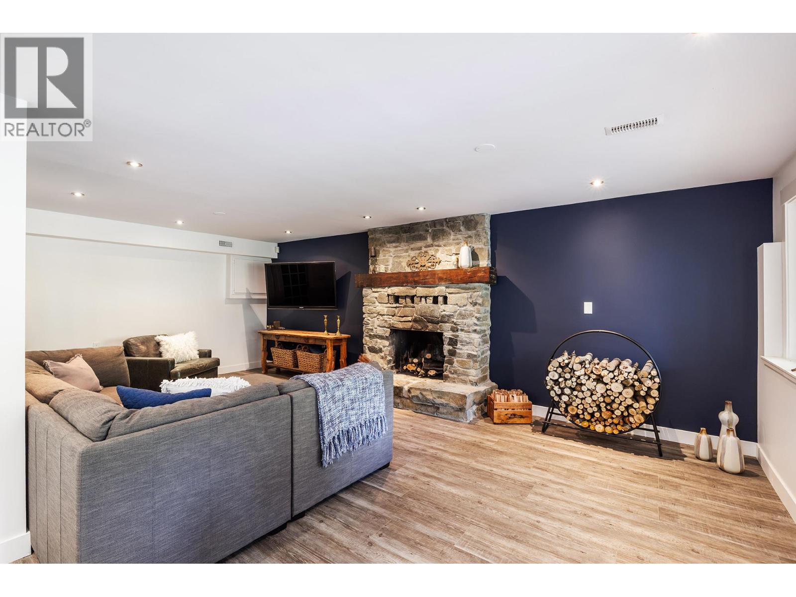 Picture for 841 Churchill  Court https://www.cirrealty.ca/reb/bc/2/10349302_30.jpg