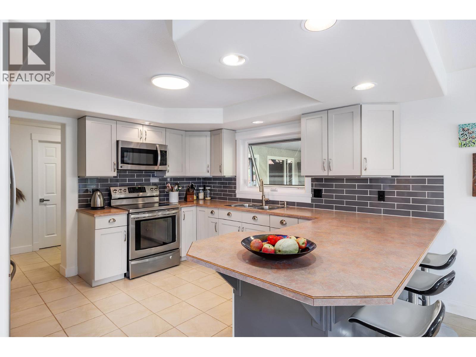 Picture for 841 Churchill  Court https://www.cirrealty.ca/reb/bc/2/10349302_38.jpg