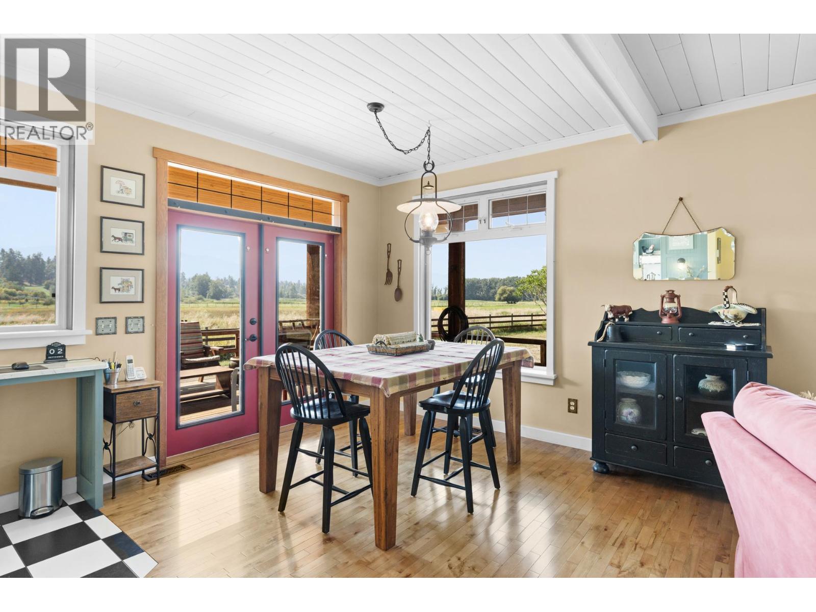 Picture for 1795 Heimlich  Road https://www.cirrealty.ca/reb/bc/2/10360802_12.jpg