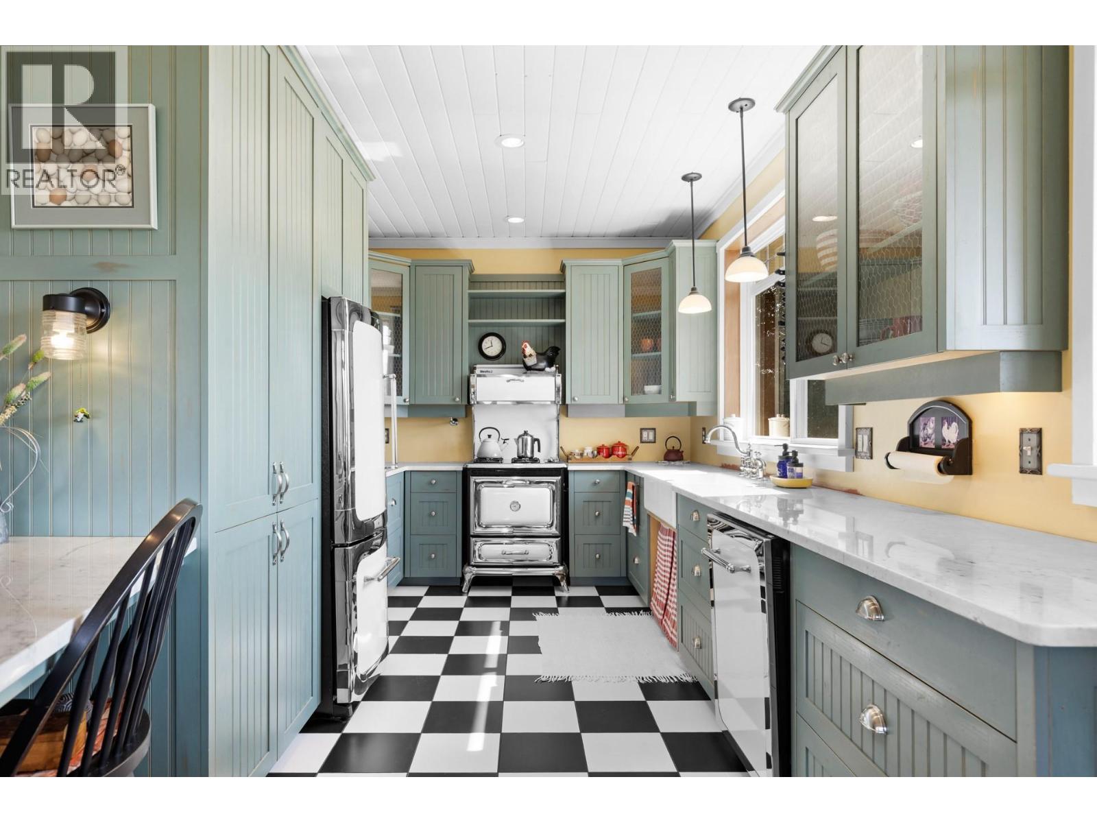 Picture for 1795 Heimlich  Road https://www.cirrealty.ca/reb/bc/2/10360802_16.jpg